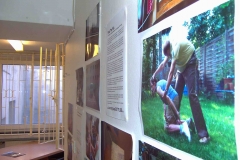 Gesamtrauminstallationen im Hafthaus Herne von kunstgruppe GOTTLIEB, Dokumentationsinstallation Find The Net, Foto: © KGGB