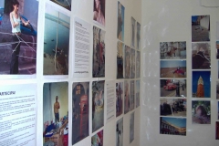 Gesamtrauminstallationen im Hafthaus Herne von kunstgruppe GOTTLIEB, Dokumentationsinstallation Find The Net, Foto: © KGGB