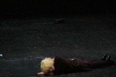 kunstgruppe GOTTLIEB mit ihrem Werk Erben der Gegenwart im Hebbel Theater Berlin, Foto: Archiv © KGGB