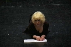 kunstgruppe GOTTLIEB mit ihrem Werk Erben der Gegenwart im Hebbel Theater Berlin, Foto: Archiv © KGGB