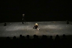 kunstgruppe GOTTLIEB mit ihrem Werk Erben der Gegenwart im Hebbel Theater Berlin, Foto: Archiv © KGGB