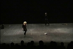 kunstgruppe GOTTLIEB mit ihrem Werk Erben der Gegenwart im Hebbel Theater Berlin, Foto: Archiv © KGGB