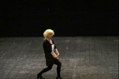 kunstgruppe GOTTLIEB mit ihrem Werk Erben der Gegenwart im Hebbel Theater Berlin, Foto: Archiv © KGGB