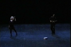 kunstgruppe GOTTLIEB mit ihrem Werk Erben der Gegenwart im Hebbel Theater Berlin, Foto: Archiv © KGGB