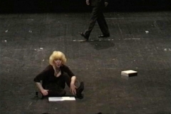 kunstgruppe GOTTLIEB mit ihrem Werk Erben der Gegenwart im Hebbel Theater Berlin, Foto: Archiv © KGGB