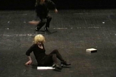 kunstgruppe GOTTLIEB mit ihrem Werk Erben der Gegenwart im Hebbel Theater Berlin, Foto: Archiv © KGGB