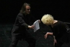 kunstgruppe GOTTLIEB mit ihrem Werk Erben der Gegenwart im Hebbel Theater Berlin, Foto: Archiv © KGGB