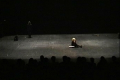 kunstgruppe GOTTLIEB mit ihrem Werk Erben der Gegenwart im Hebbel Theater Berlin, Foto: Archiv © KGGB