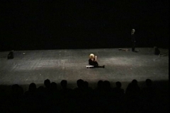 kunstgruppe GOTTLIEB mit ihrem Werk Erben der Gegenwart im Hebbel Theater Berlin, Foto: Archiv © KGGB